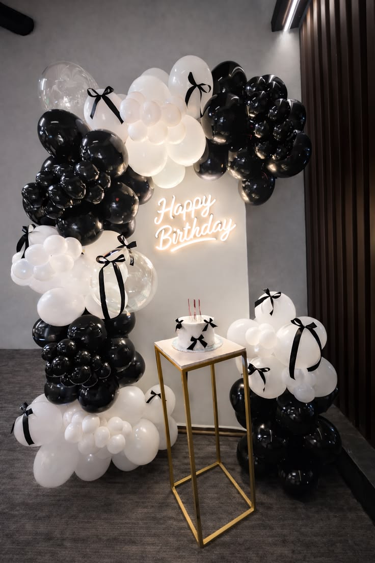 White / Black Balloons